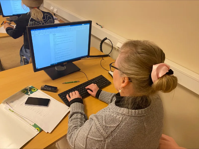 Kursdeltagaren Minna-Liisa Kotavuopio vill lära sig mer om vissa program som Powerpoint och Excel. Men också om hur det åländska samhället fungerar.