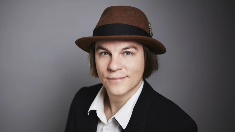 Forskaren Frank Martela vill hjälpa människor att skapa lycka i livet som inte beror på pengar. Foto: Marek Sabogal